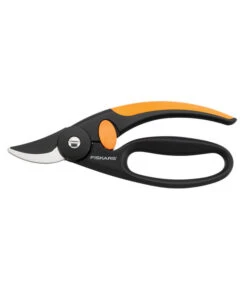 Fiskars Bypass-Gartenschere Elegance P44